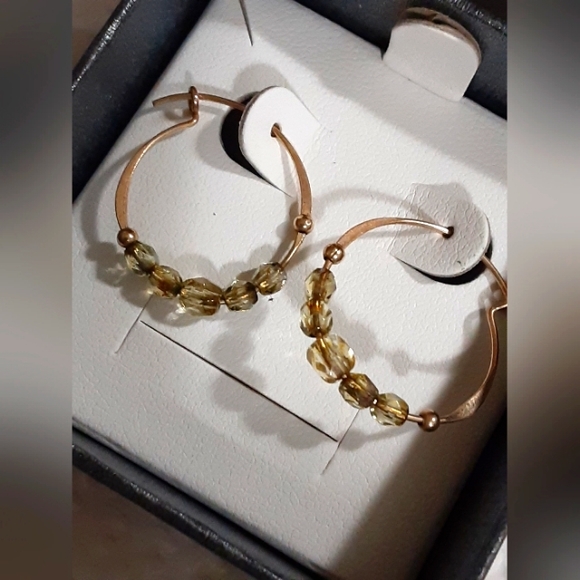 14kt YG Peridot Birthstone Hoop Earrings - Picture 2 of 7